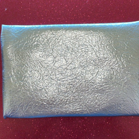 3/$10 Ipsy Glam Bag New Unused Dec 2019 Silver Metallic Cosmetic Makeup Clutch - Picture 2 of 7